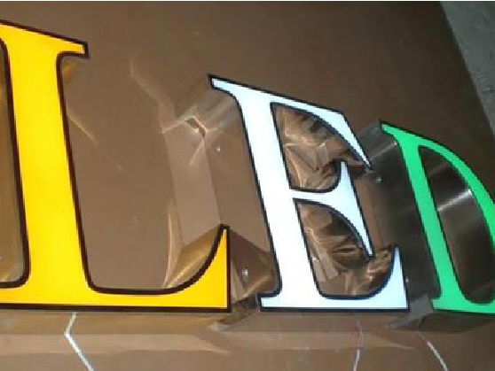 都江堰介绍LED招牌的基础知识。